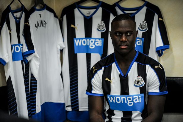 newcastle-–-steve-bruce:-“henri-saivet-est-un-tres-bon-professionnel,-mais…”