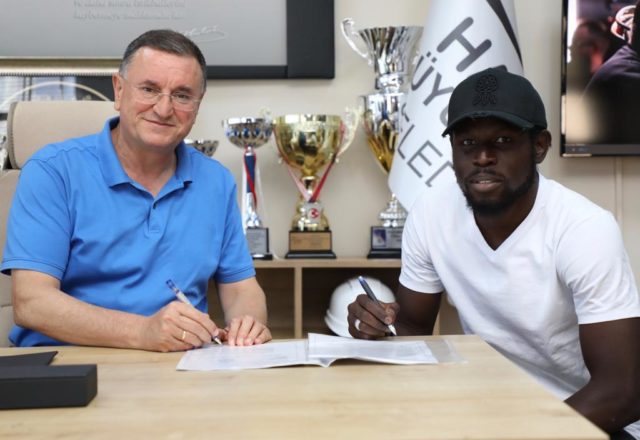 mercato-mame-biram-diouf-signe-en-turquie