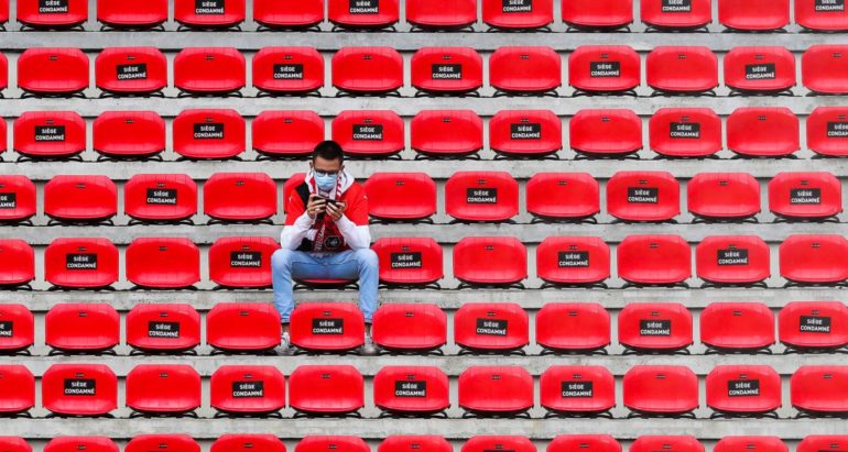 football-–-coronavirus-:-le-retour-du-public-dans-les-stades-pas-avant-janvier
