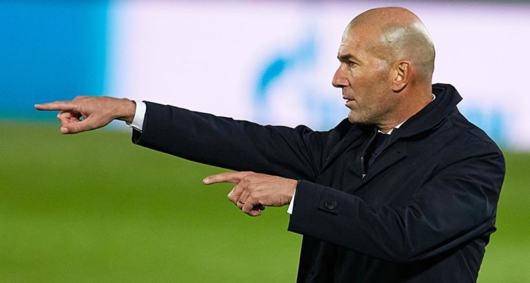 real-madrid-–-barca-:-le-tacle-de-zidane-a-koeman