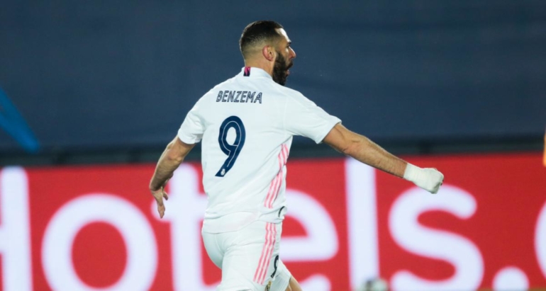 real-madrid-:-la-toile-s’enflamme-pour-le-show-benzema-face-au-celta