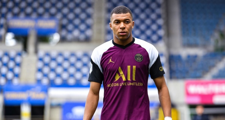 -psg-:-kylian-mbappe-va-rester,-“c’est-sur”-pour-al-khelaifi