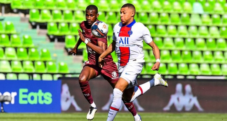 fc-metz-–-psg-:-mbappe-porte-les-parisiens-a-la-pause